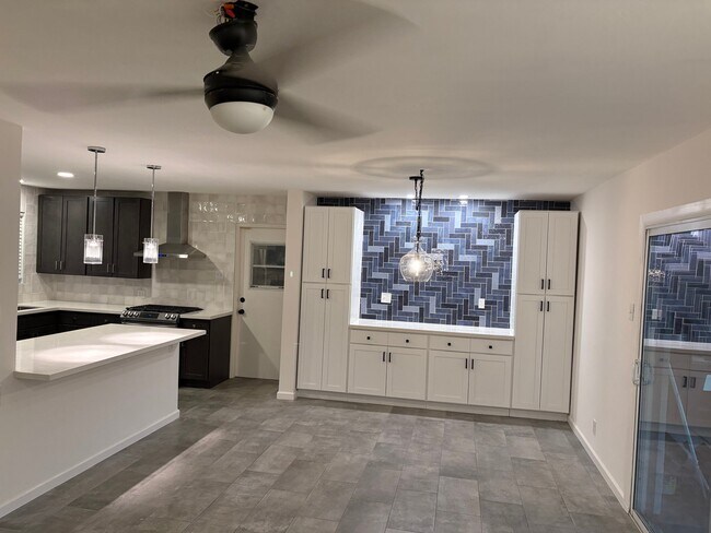 Foto del edificio - 2216 W Pinchot Ave