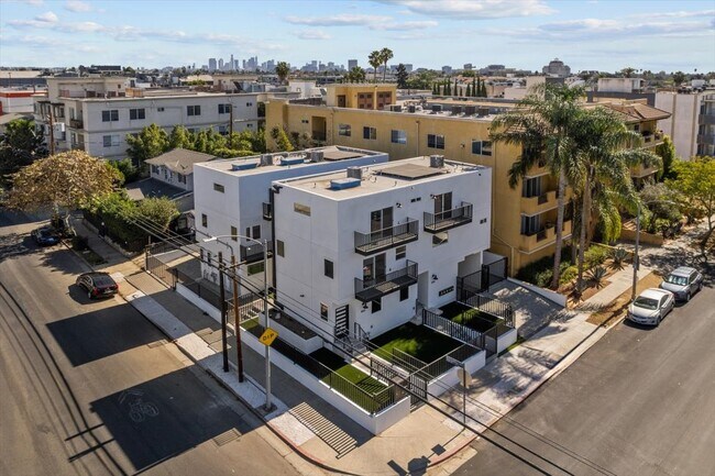 Foto del edificio - 860 N Hudson Ave