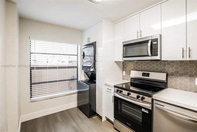 Foto del edificio - 9732 NW 15th St
