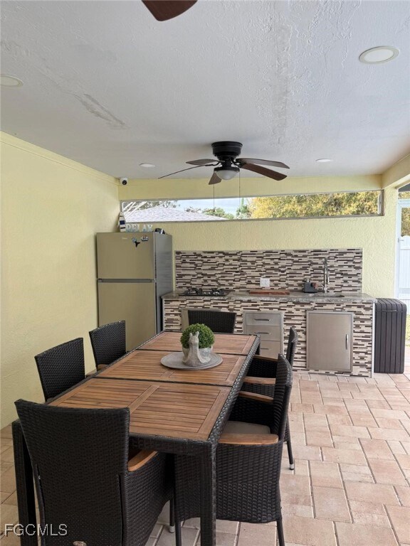 Foto del edificio - 1335 NE Pine Island Ln