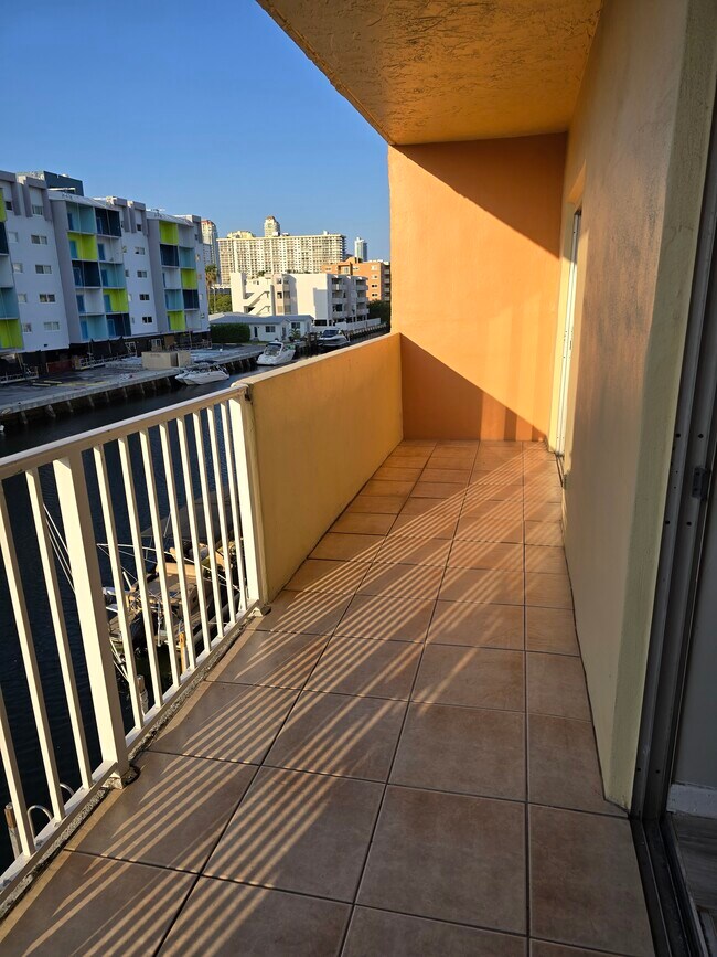 Foto del edificio - 3545 NE 167th St