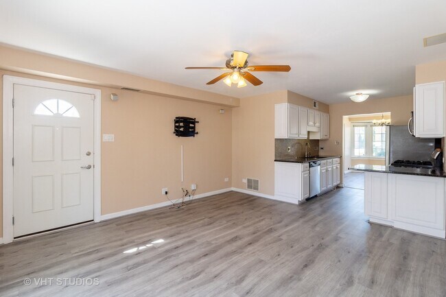 Foto del edificio - 5815 N Canfield Ave