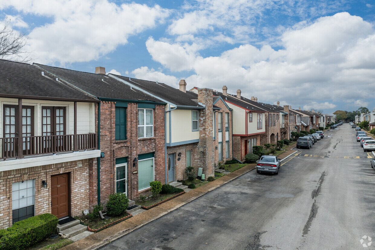 7700 Creekbend Dr Houston, Texas 77071 - Meadow Walk Townhomes