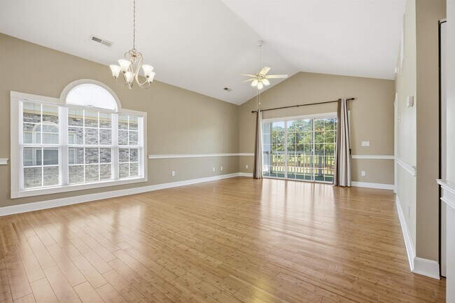 Foto del edificio - 4647 Wild Iris Dr