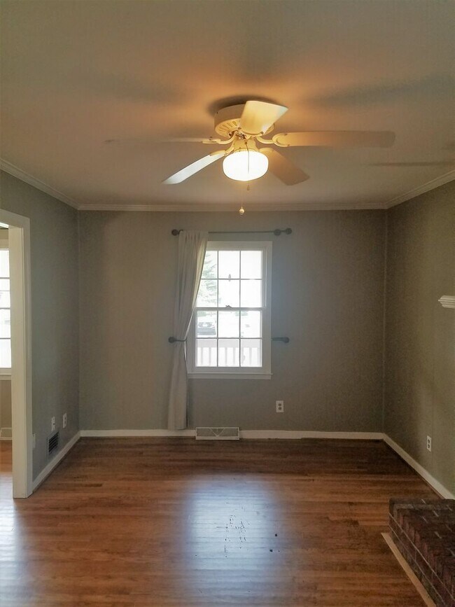 Building Photo - Spacious ranch home for rent
