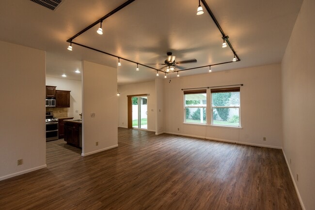 Foto del edificio - 2743 Spruce Dr