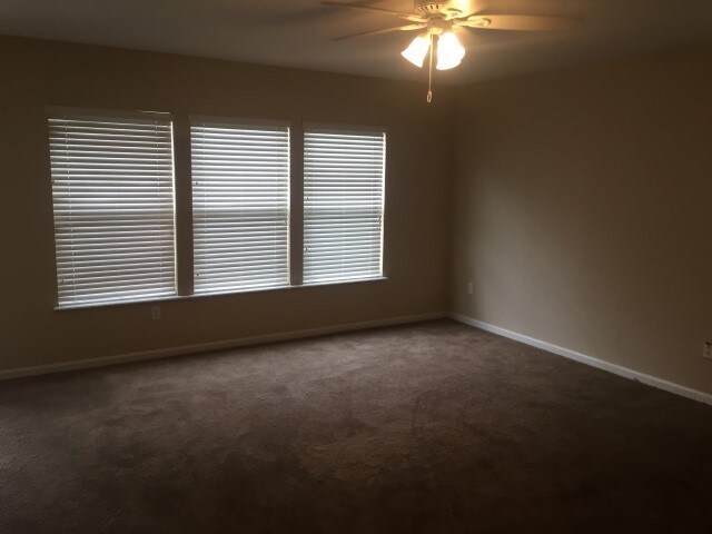 Building Photo - 1424 Heather Court