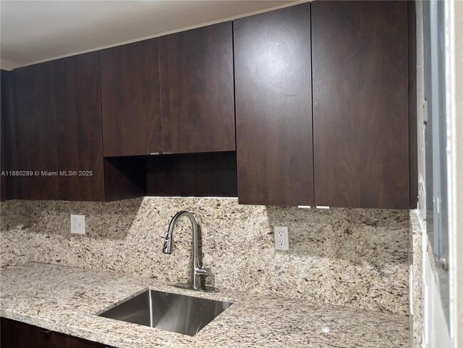 Building Photo - 10421 Mahogany Key Cir