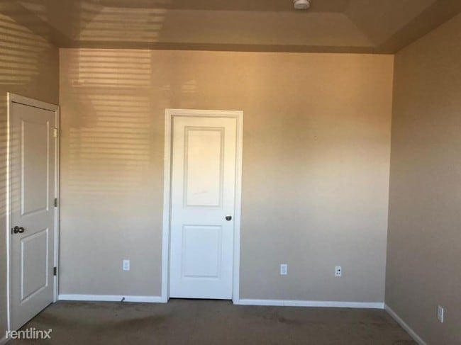 Building Photo - 2 br, 2.5 bath Townhome - 8985 E Nichols Pl