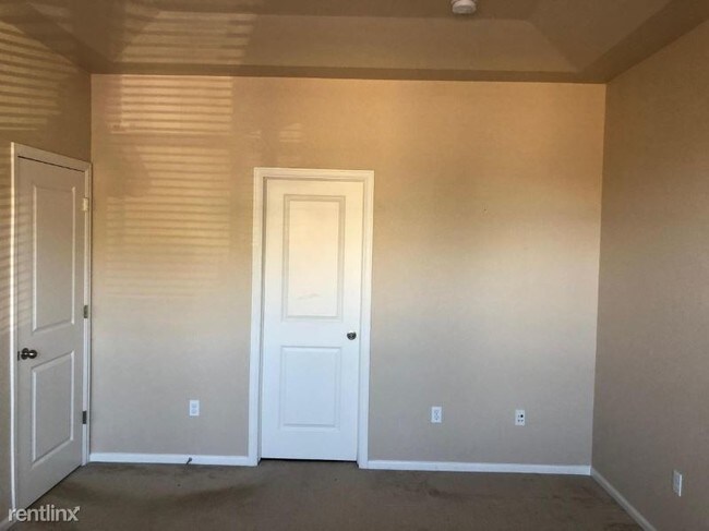 Foto del edificio - 2 br, 2.5 bath Townhome - 8985 E Nichols Pl