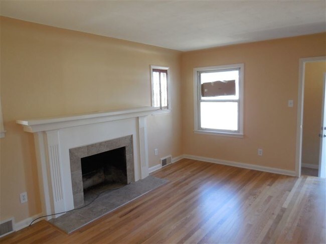 Building Photo - 3 br, 2 bath House - 20252 Roscommon St