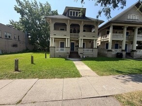 Building Photo - 739 Genesee St