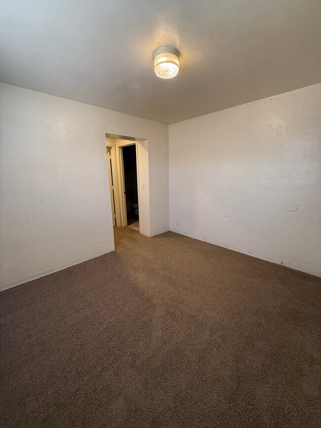 Foto del edificio - 530 E Linden St