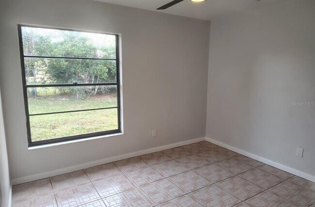 Foto del edificio - 437 Short Dr