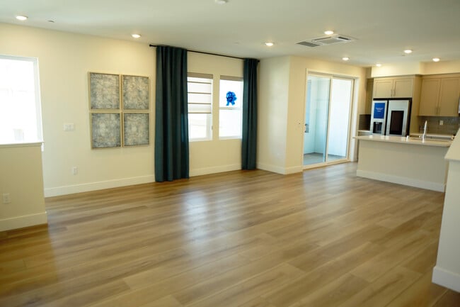 Building Photo - 5592 Holly Bay Ave