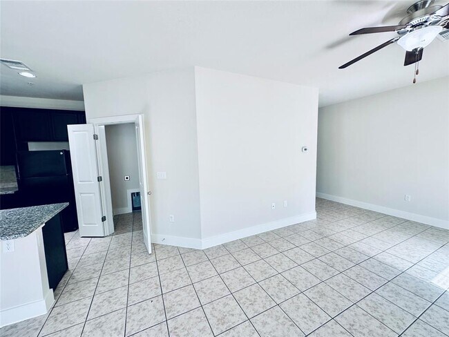 Building Photo - 2216 Creekside Ln