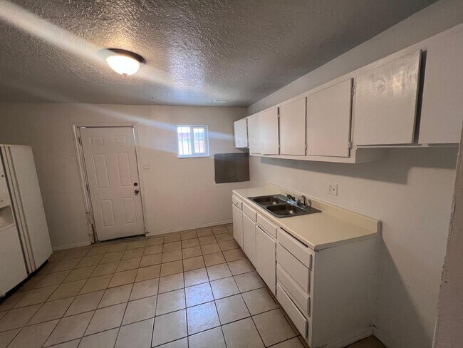 Foto del edificio - 3413 Ross Ave SE
