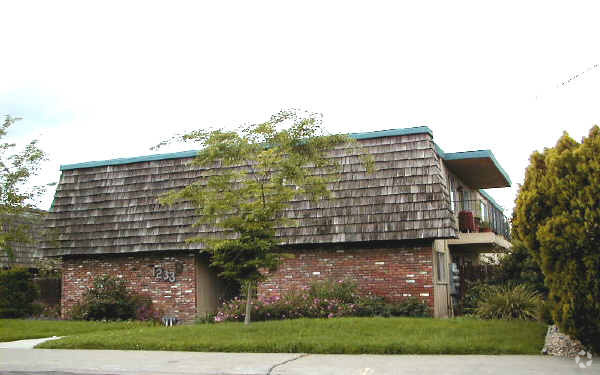 Building Photo - 1229-1233 Jonas Ave