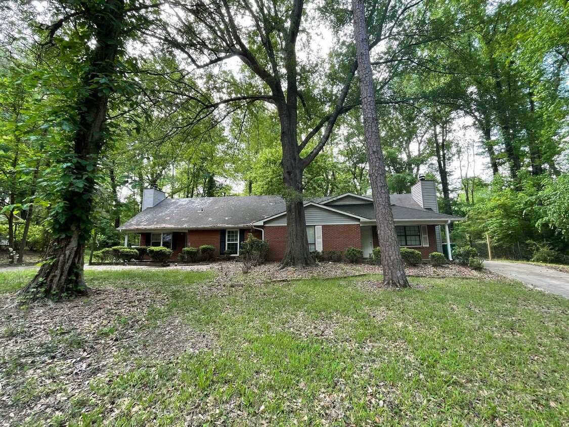 Primary Photo - This Adorable 2 bedroom 2 bath duplex is l...