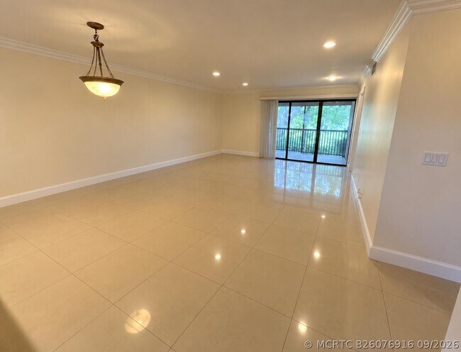 Building Photo - 1400 NW 45th St