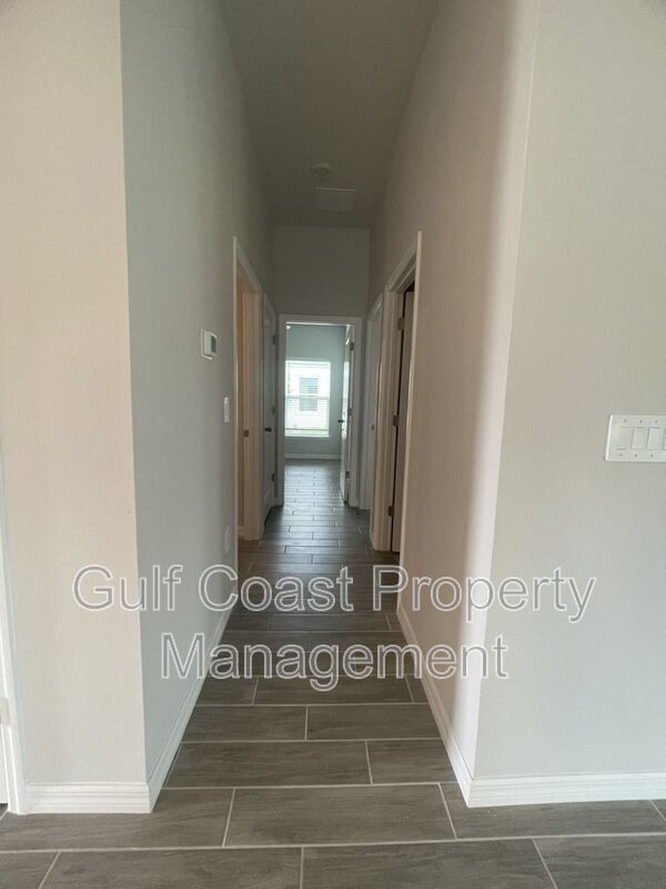 Building Photo - 25442 Colon Dr