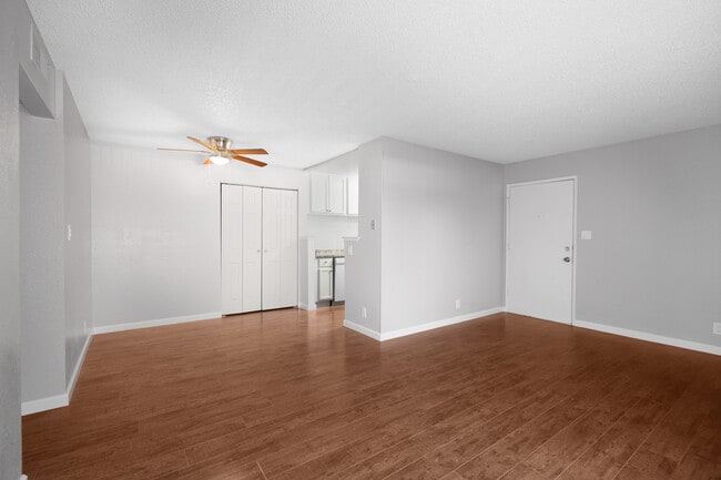 Building Photo - Walnut Wood Apartments