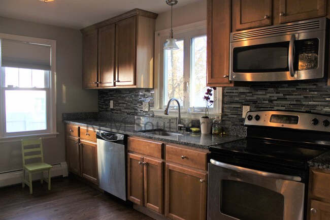 Foto del edificio - 211 Lawncrest Rd