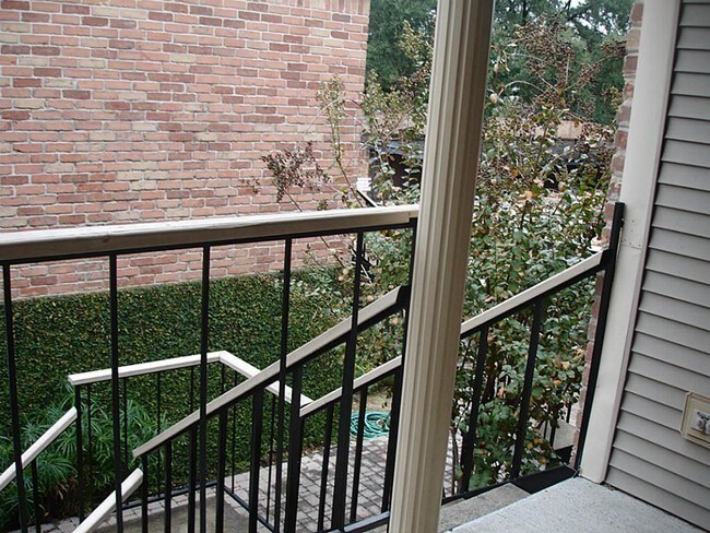 Foto del edificio - 3700 W Clay St