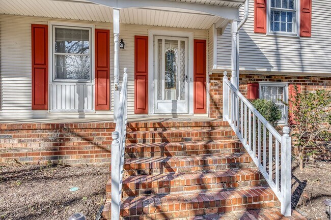 Foto del edificio - Spacious Chesterfield Home Move In Ready