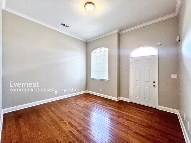 Foto del edificio - 6437 Arbor Lake Dr W