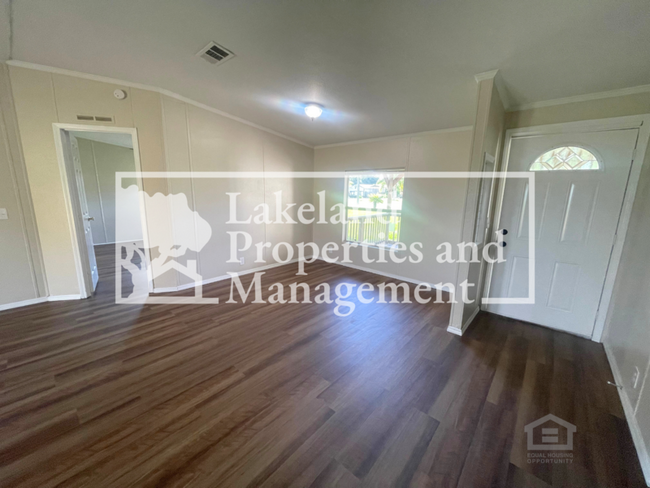 Building Photo - 2098 Meadow Oak Cir