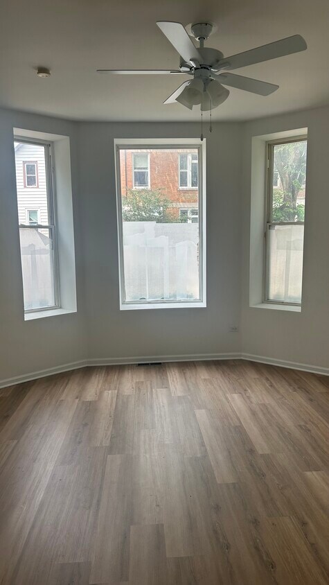 Foto principal - 3219 W 23rd St