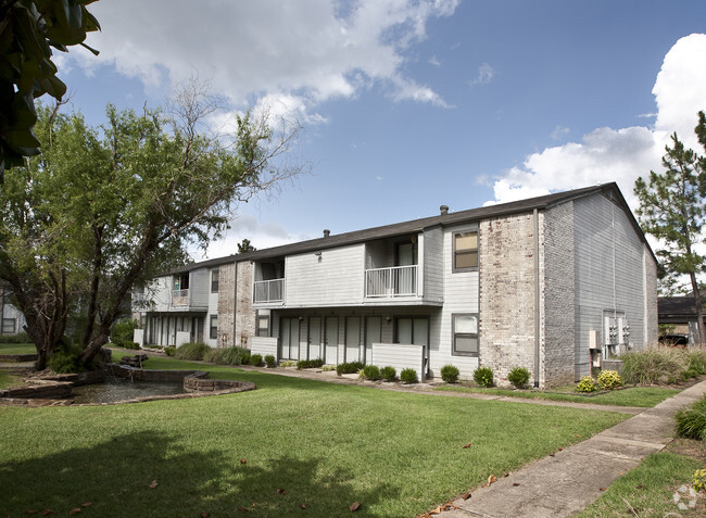 Foto del edificio - Shadowbrook Apartments