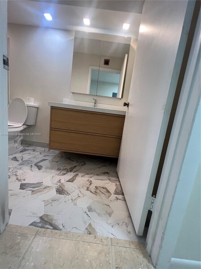 Foto del edificio - 4780 NW 102nd Ave