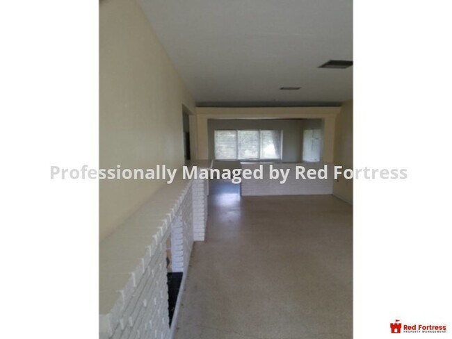Building Photo - 4041 Rainbow Dr
