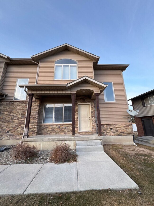 Building Photo - 1562 W 300 S