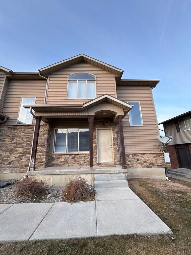 Building Photo - 1562 W 300 S