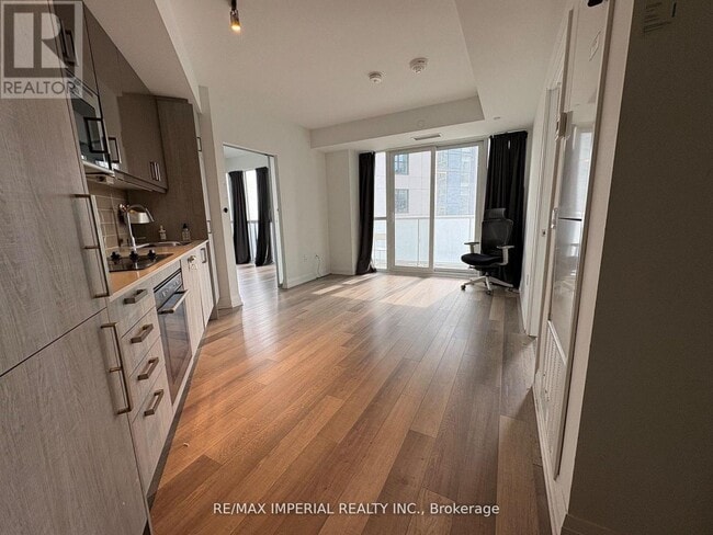 Building Photo - 77 Mutual St