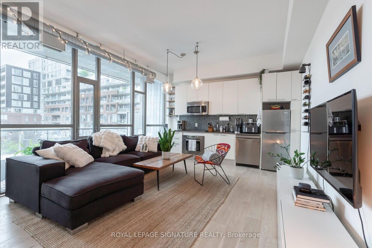 Photo principale - 625 Queen St E