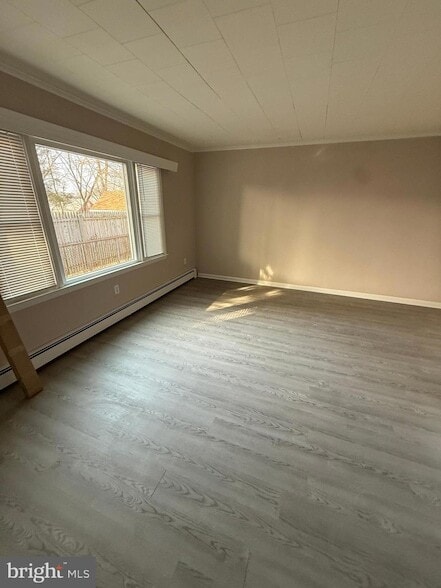 Building Photo - 304 Walnut St