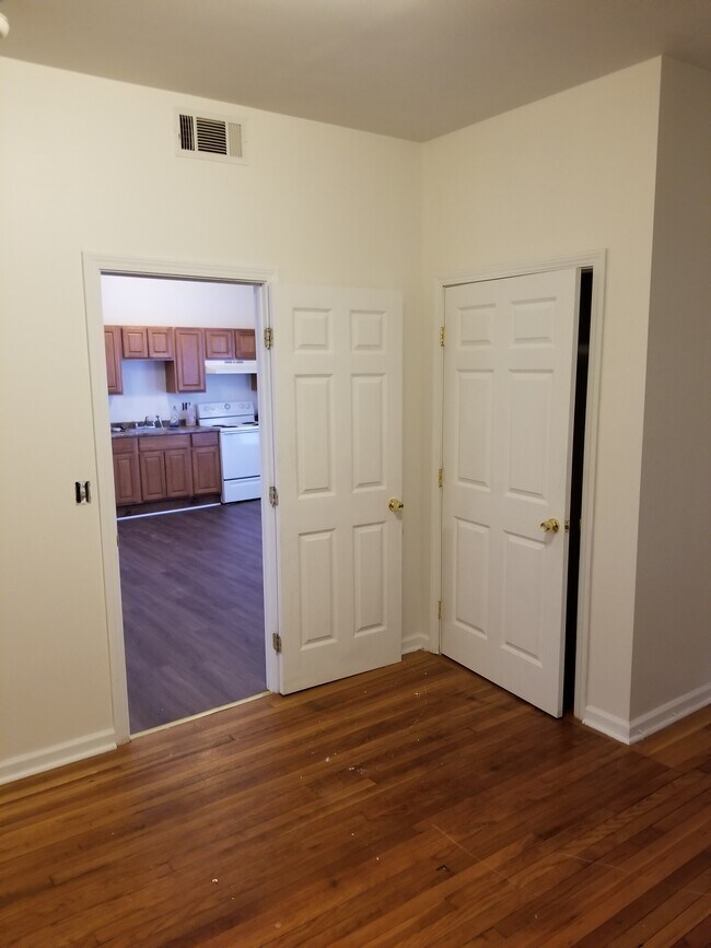 Building Photo - 99 Kensington St