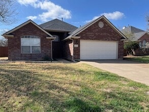 Building Photo - 201 Willow St