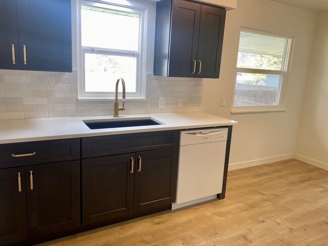 Building Photo - Northside 3 Bedroom 1 Bath Brick Rancher