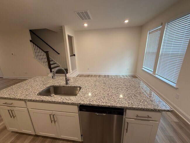 Foto del edificio - Mebane / Townhouse