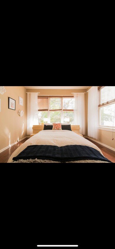 Foto principal - 229 N Poplar St