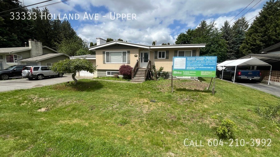 Primary Photo - Charming 3 Bedroom Upper