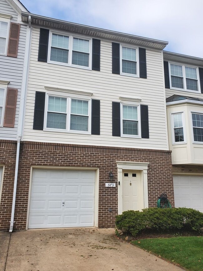 Building Photo - 573 Highland Towne Ln