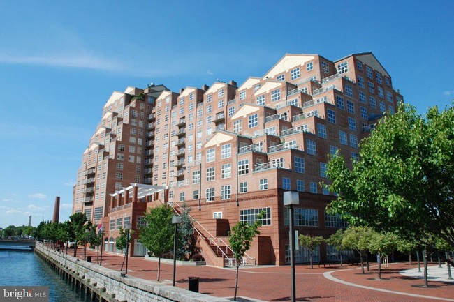 Building Photo - 250 President St