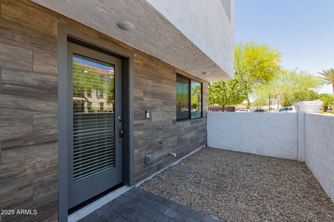 Building Photo - 1318 S 105th Pl