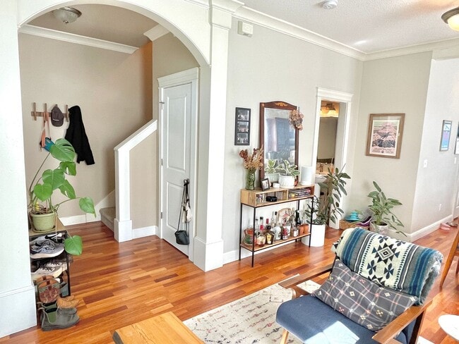 Building Photo - Corner unit townhouse in Piedmont condominium community